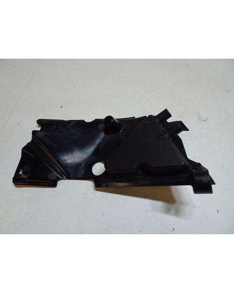 Husqvarna 701, plastdetalj vänster