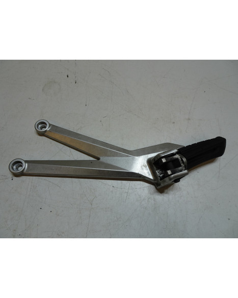 Husqvarna 701, passagerarfotpinne vänster komplett