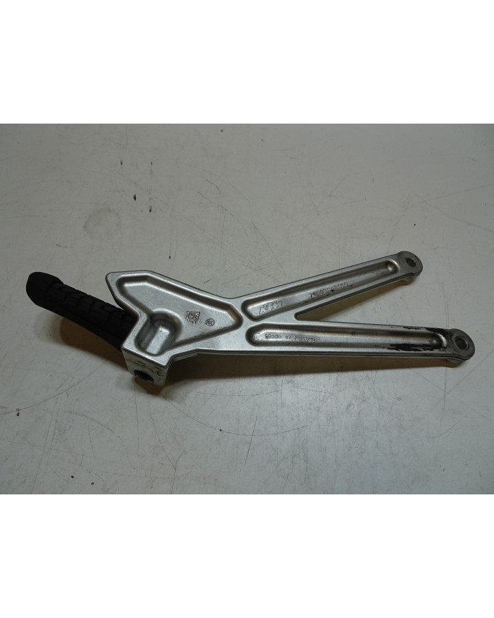 Husqvarna 701, passagerarfotpinne vänster komplett