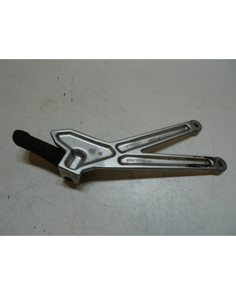 Husqvarna 701, passagerarfotpinne vänster komplett