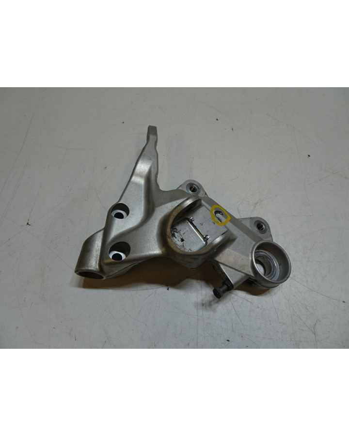 Husqvarna 701, fotstöd höger