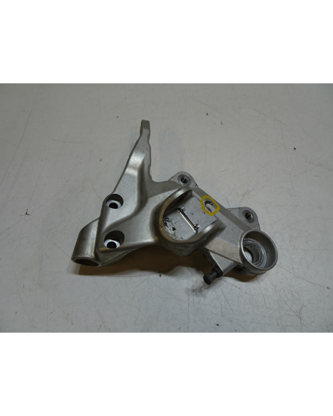 Husqvarna 701, fotstöd höger