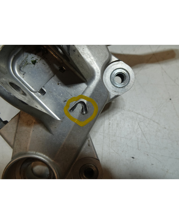 Husqvarna 701, fotstöd höger