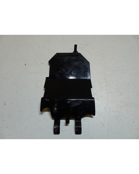 Yamaha MT-07, metallbricka under sadel 2