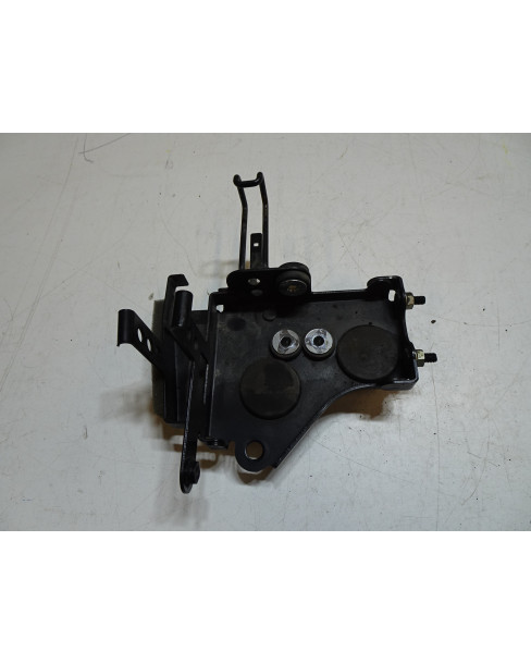 Yamaha MT-07, fäste ABS/ECU