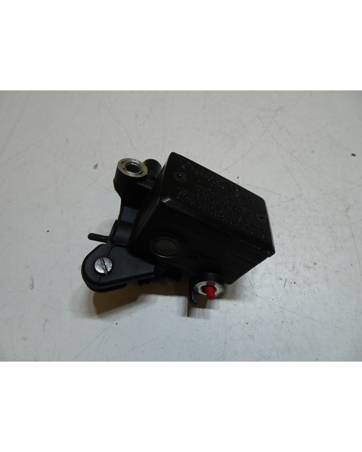 Yamaha MT-07, bromscylinder fram