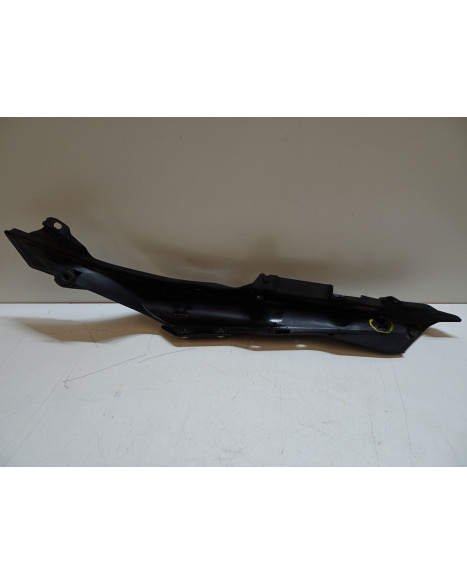 Yamaha MT-07, bakre sidokåpa höger