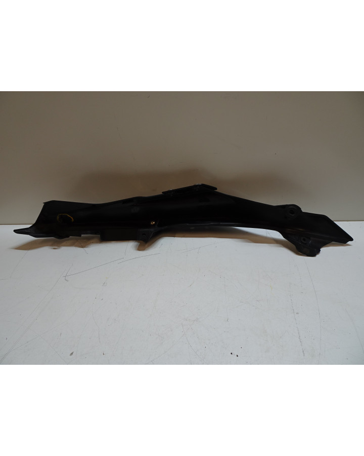 Yamaha MT-07, bakre sidokåpa höger