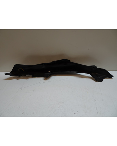 Yamaha MT-07, bakre sidokåpa höger