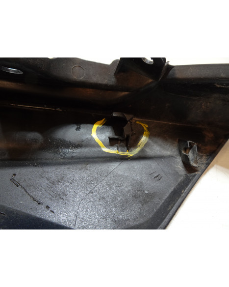 Yamaha MT-07, bakre sidokåpa höger