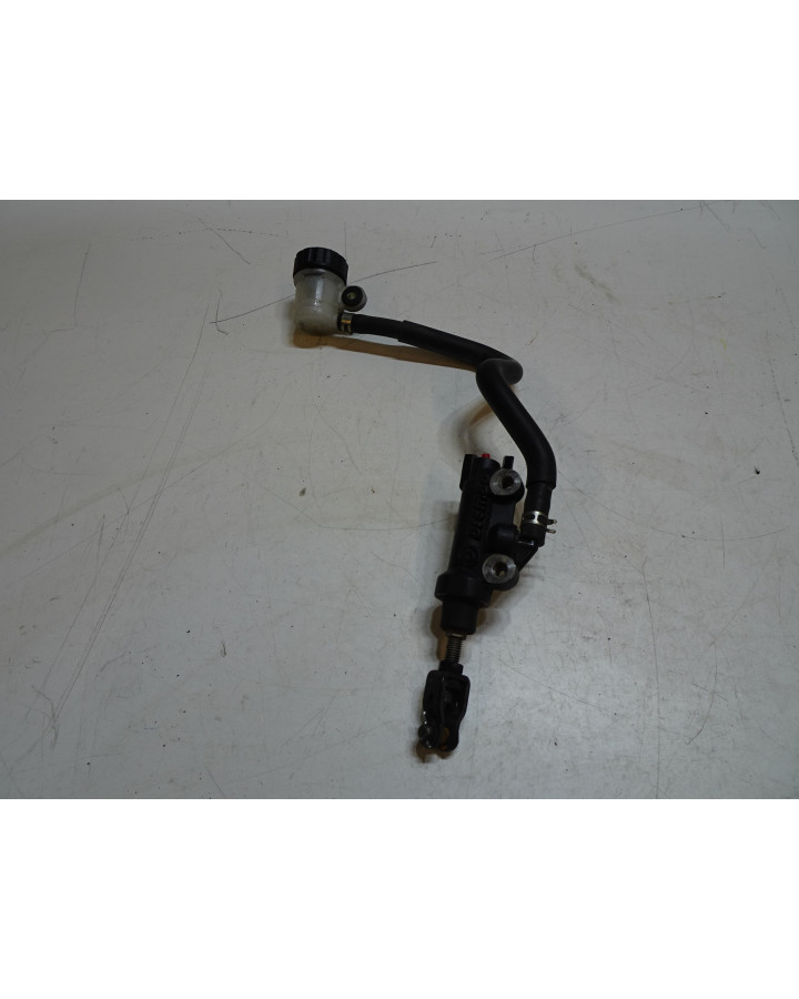 Yamaha MT-07, bromscylinder bak