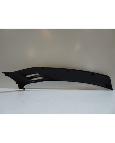 Vespa GT 125/200, sidokåpa höger 2