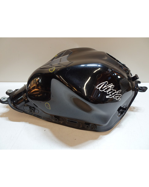 Kawasaki Ninja 650, bränsletank