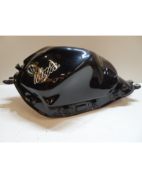 Kawasaki Ninja 650, bränsletank 2