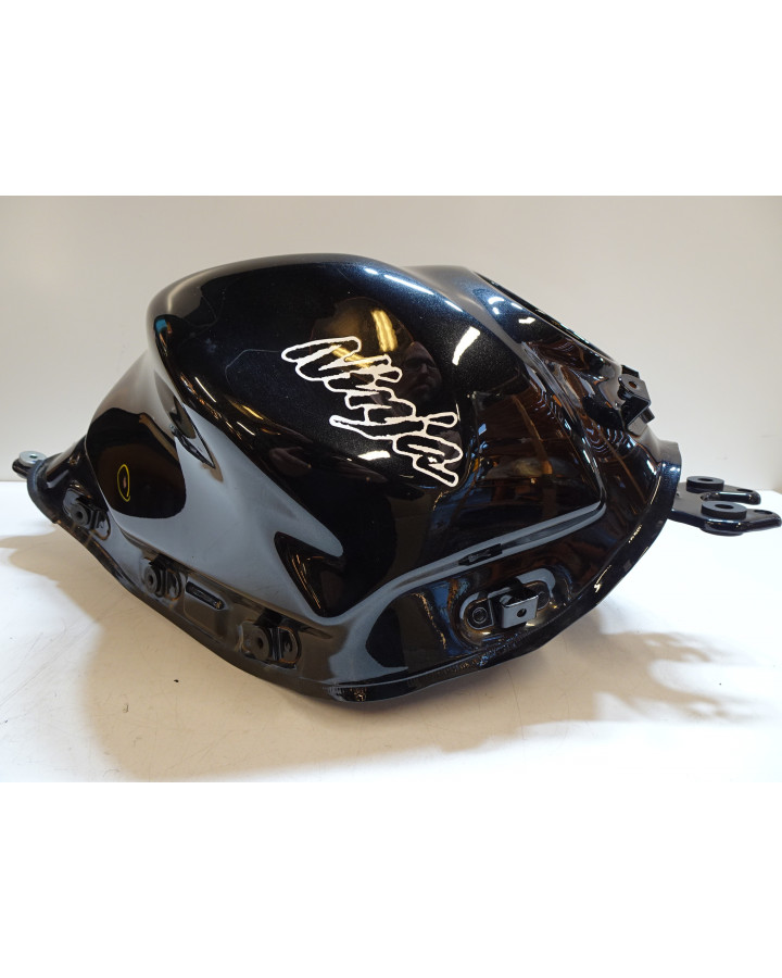 Kawasaki Ninja 650, bränsletank