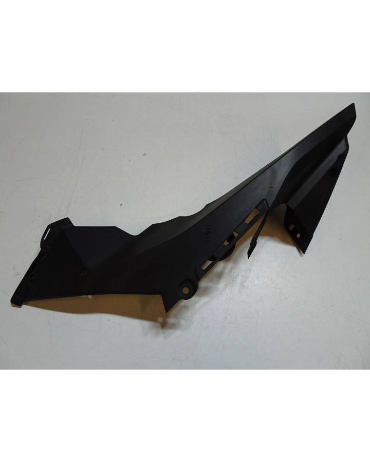 KTM 1290 Super Duke R, inre sidokåpa höger fram