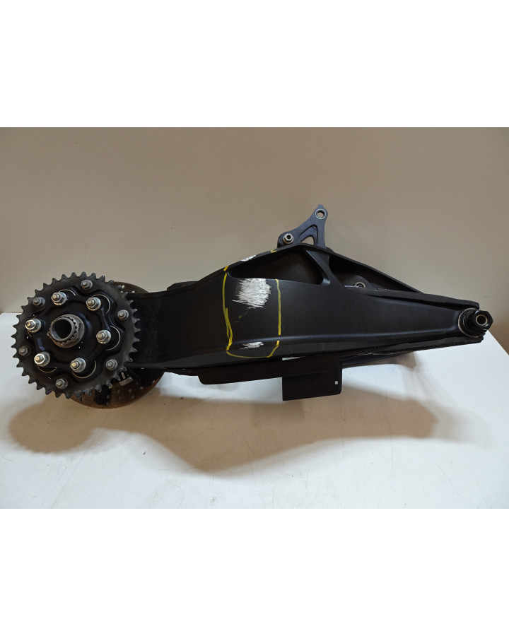 KTM 1290 Super Duke R, sving