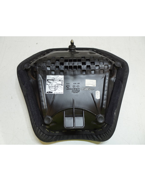 KTM 1290 Super Duke R, sadel