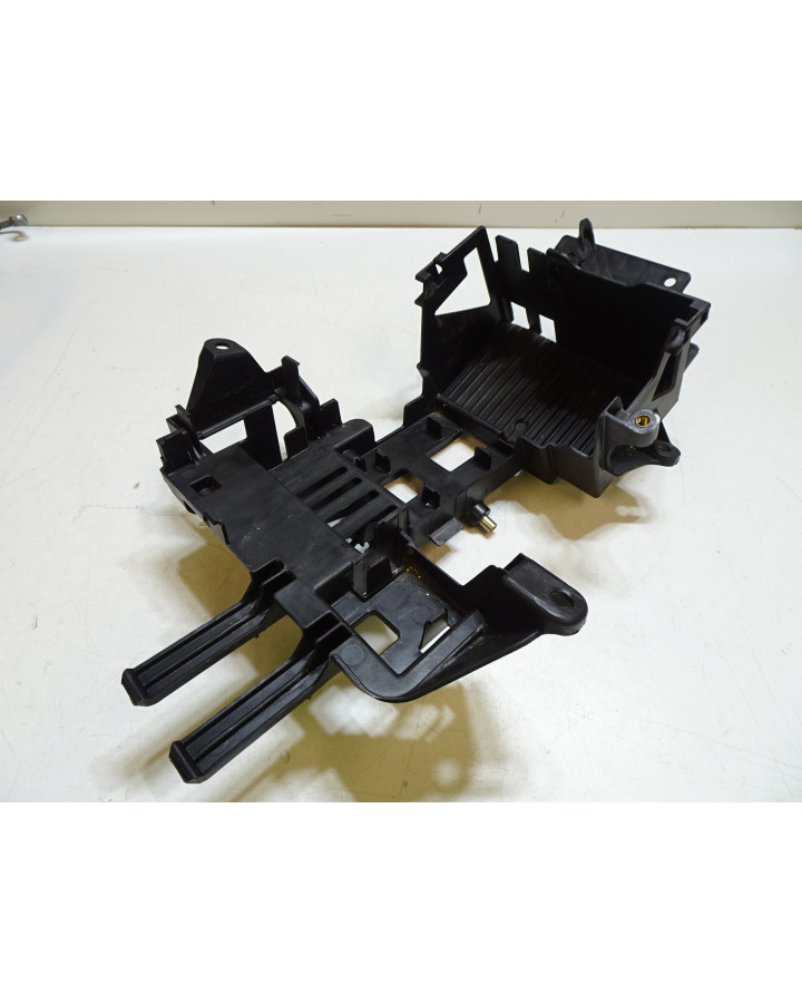 KTM 1290 Super Duke R, hållare batteri, säkringar