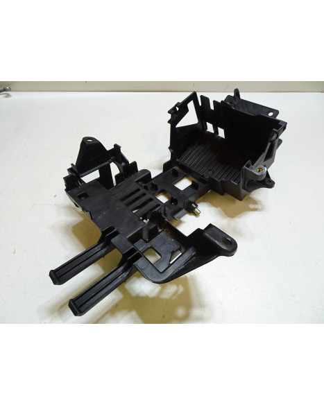 KTM 1290 Super Duke R, hållare batteri, säkringar