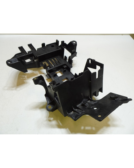 KTM 1290 Super Duke R, hållare batteri, säkringar