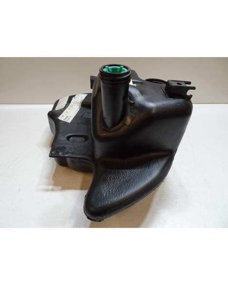 Piaggio Skipper 125 4T, bränsletank