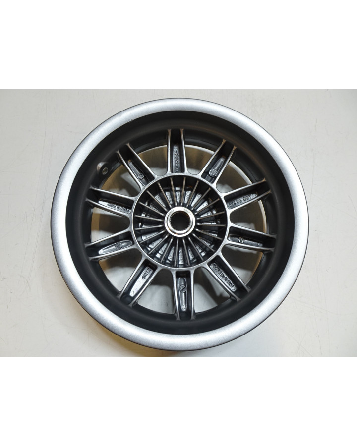 Piaggio MP3 125/250, bakfälg