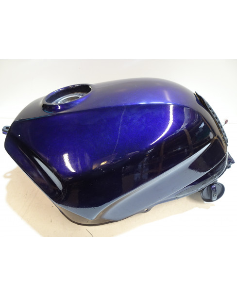 Honda CBR1000F, bränsletank