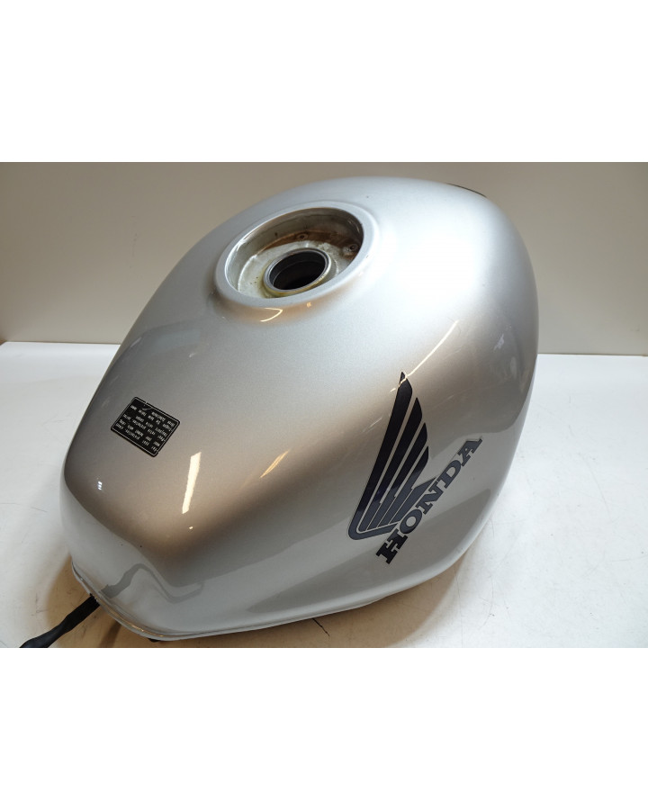 Honda VFR750, bränsletank