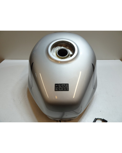 Honda VFR750, bränsletank