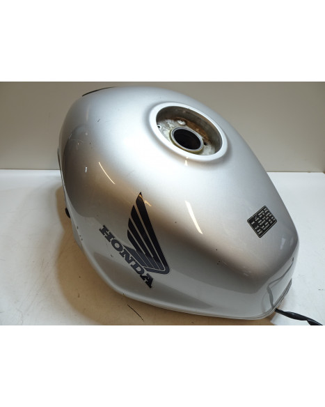 Honda VFR750, bränsletank