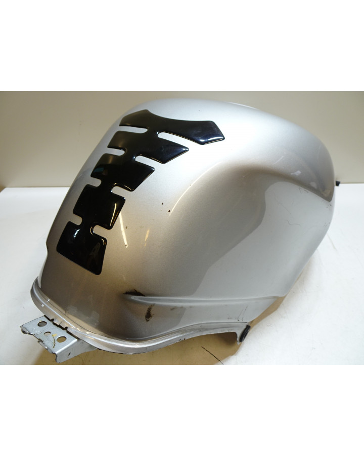 Honda VFR750, bränsletank