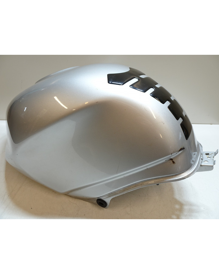 Honda VFR750, bränsletank