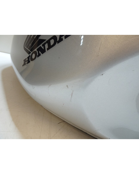 Honda VFR750, bränsletank
