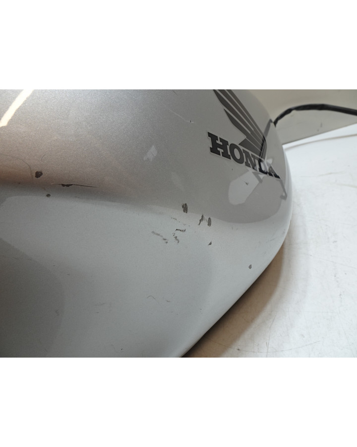 Honda VFR750, bränsletank