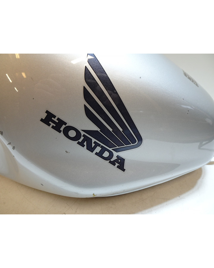 Honda VFR750, bränsletank