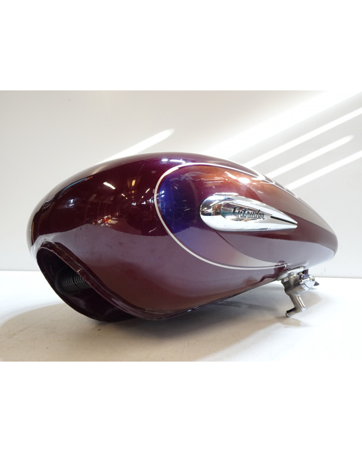 Suzuki VS 800 Intruder, bränsletank