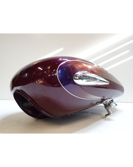 Suzuki VS 800 Intruder, bränsletank