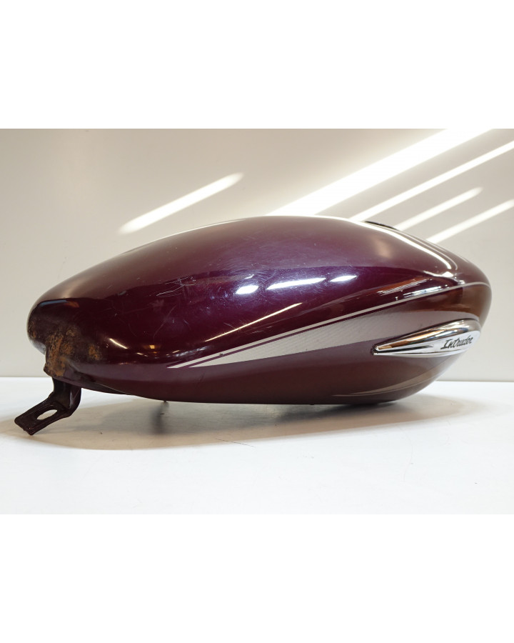 Suzuki VS 800 Intruder, bränsletank