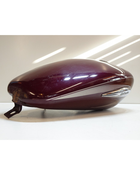 Suzuki VS 800 Intruder, bränsletank