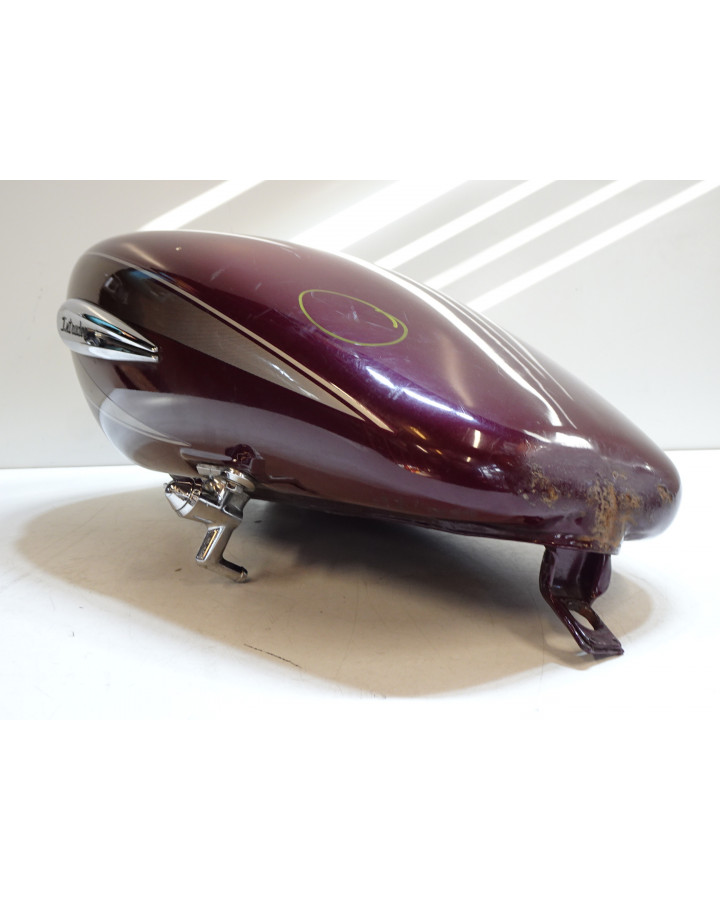 Suzuki VS 800 Intruder, bränsletank