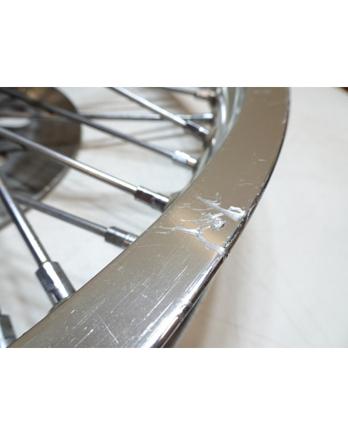 Suzuki VS 800 Intruder, framfälg 2