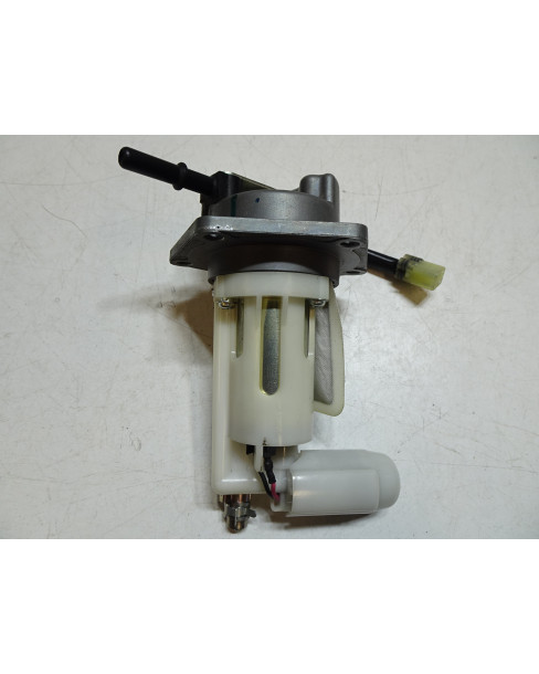 Kawasaki ER-6N, bränslepump 2