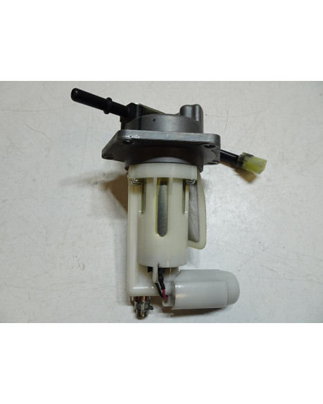 Kawasaki ER-6N, bränslepump