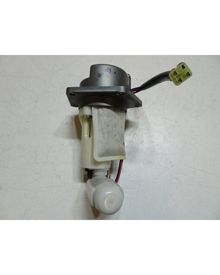 Kawasaki ER-6N, bränslepump