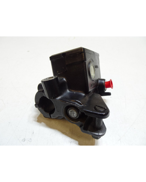 Kawasaki ER-6N, bromscylinder fram 2