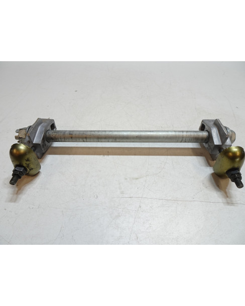 Kawasaki ER-6N, hjulaxel inkl kedjespännare