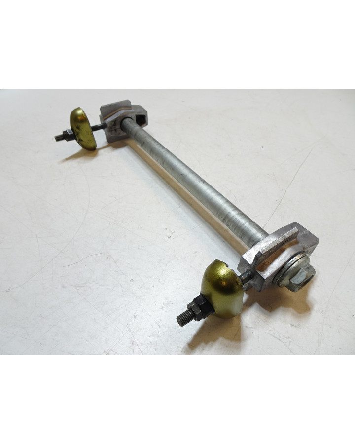 Kawasaki ER-6N, hjulaxel inkl kedjespännare