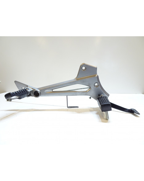 Kawasaki ER-5, fäste fotpinnar höger