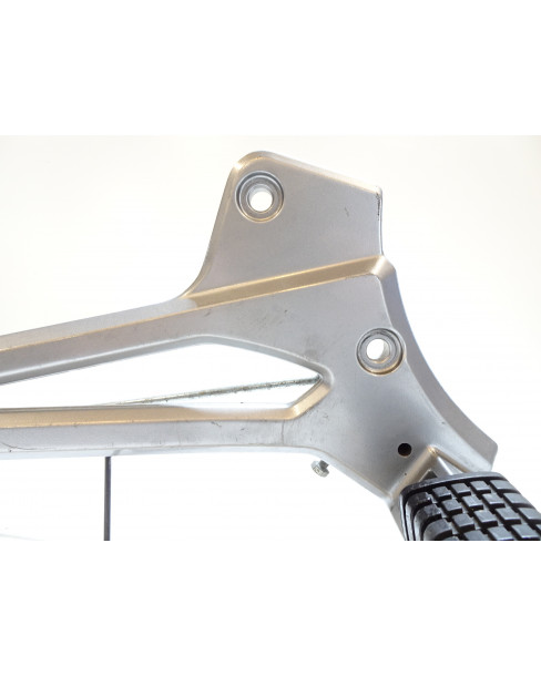 Kawasaki ER-5, fäste fotpinnar höger 2